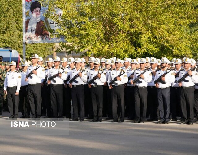 برگزاری صبحگاه مشترک نیروهای مسلح در خرم‎آباد+عکس