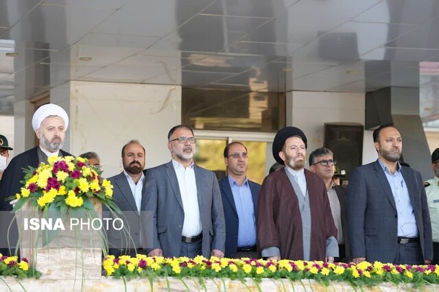 برگزاری صبحگاه مشترک نیروهای مسلح در خرمآباد+عکس