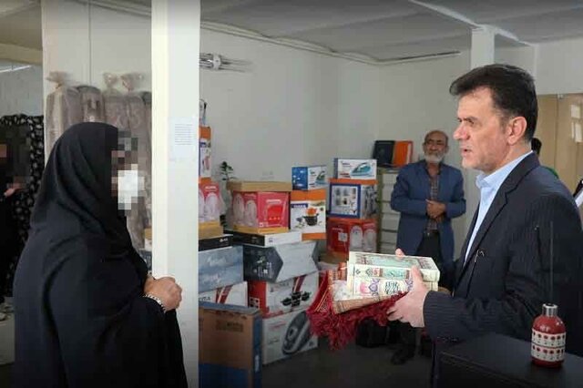 توزیع اولین سری جهیزیههای اهدایی مقام معظم رهبری به خانواده زندانیان سمنان توزیع اولین سری جهیزیههای اهدایی مقام معظم رهبری به خانواده زندانیان سمنان