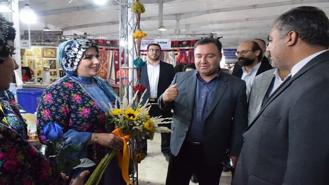  نمایش صنایع دستی و سوغات استان های غرب کشور در سنندج