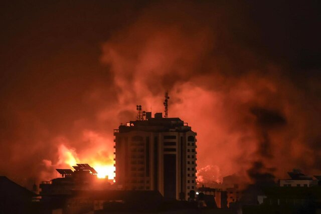 حملات وحشیانه صهیونیستی در غزه/ قطع آب و برق/ افزایش تعداد شهدا به ۶۸۷ نفر+ عکس و فیلم