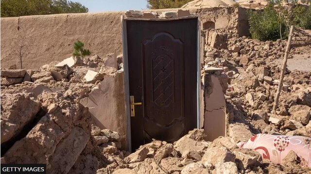 بازماندگان زلزله هرات در میان آوار میخوابند/ لزوم امدادرسانی فوری به مناطق حادثهدیده