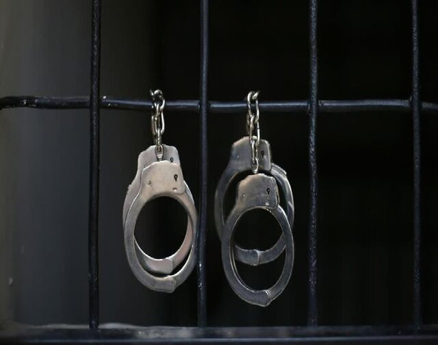 دو کارمند یکی از ادارات البرز به جرم اختلاس دستگیر شدند