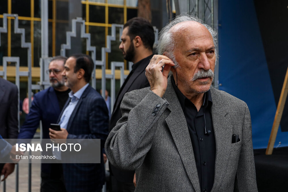تیپ و قیافه بازیگران در مراسم تشییع و خاکسپاری آتیلا پسیانی +عکس https://cdn.isna.ir/d/2023/10/12/4/62762188.jpg?ts=1697106179695