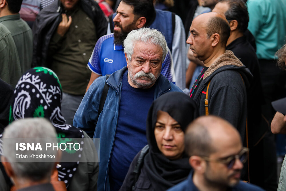 تیپ و قیافه بازیگران در مراسم تشییع و خاکسپاری آتیلا پسیانی +عکس https://cdn.isna.ir/d/2023/10/12/4/62762207.jpg?ts=1697106183105