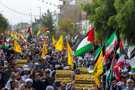 راهپیمایی نمازگزاران قمی در محکومیت جنایات رژیم صهیونیستی در فلسطین