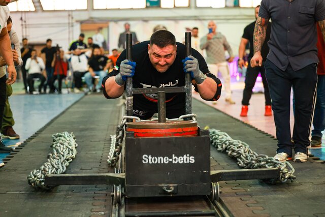 عکس آرشیوی است درگیری و چاقوکشی در مسابقات قویترین مردان ایران!