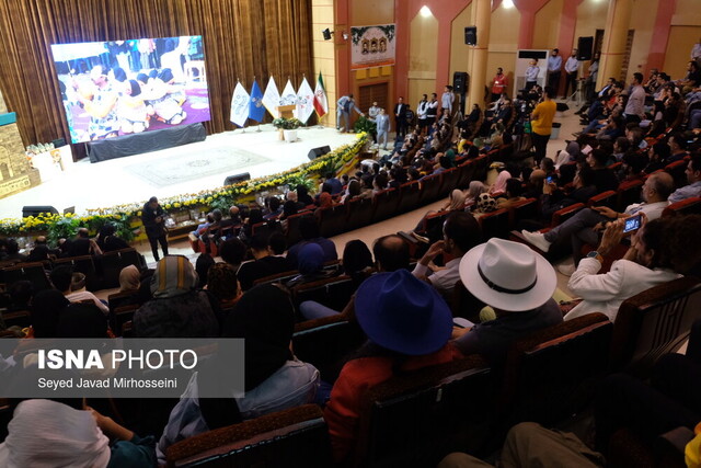 شهرداری ها پای کار فرهنگ بیایند/ جشنواره تئاتر خیابانی "شهروند" بین المللی شود