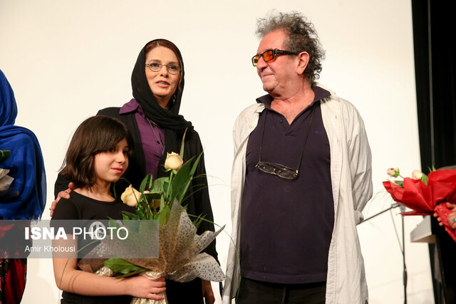 عکسی از داریوش مهرجویی به همراه همسرش وحیده محمدی فر و فرزندش منا برای داریوش مهرجویی، «دایره مینا»+ چند عکس کمتر دیده شده