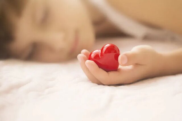 کمتر از ۷ ساعت خوابیدن چگونه به قلب آسیب میرساند؟ کمتر از ۷ ساعت خوابیدن چگونه به قلب آسیب میرساند؟