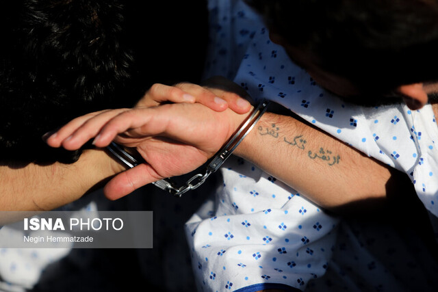 عکس تزئینی است همدستی ۲ مرد و ۲ زن برای سرقت خودرو در خیابان ولیعصر تهران