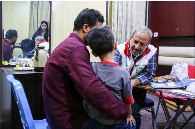 عکس دریافتی از جمعیت هلال احمر. اعزام گروه ۳۳ نفره داوطلب پزشکی هلالاحمر به عتبات عالیات