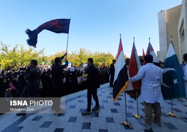 منتظر یک اشاره رهبری هستیم تا طومار اسرائیل را در هم بپیچیم