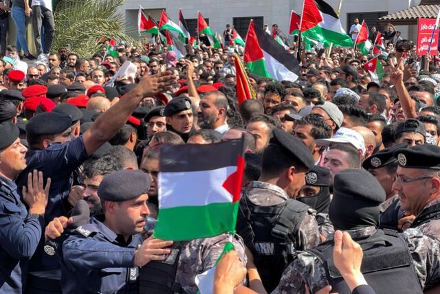 تداوم تظاهرات در همبستگی با فلسطین و محکومیت جنایات صهیونیستها تداوم تظاهرات در همبستگی با فلسطین و محکومیت جنایات صهیونیستها