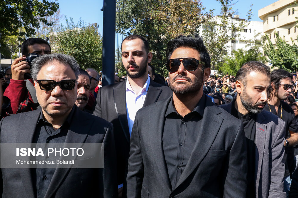 مراسم تشییع و خاکسپاری داریوش مهرجویی +عکس حاضران https://cdn.isna.ir/d/2023/10/18/4/62769342.jpg?ts=1697619989263