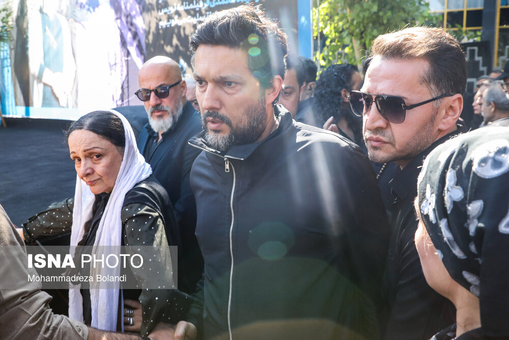 مراسم تشییع و خاکسپاری داریوش مهرجویی +عکس حاضران https://cdn.isna.ir/d/2023/10/18/4/62769346.jpg?ts=1697620003062
