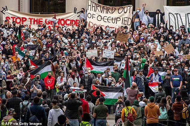 تجمع همبستگی دانشجویان هاروارد با فلسطین علیه جنایات اشغالگران