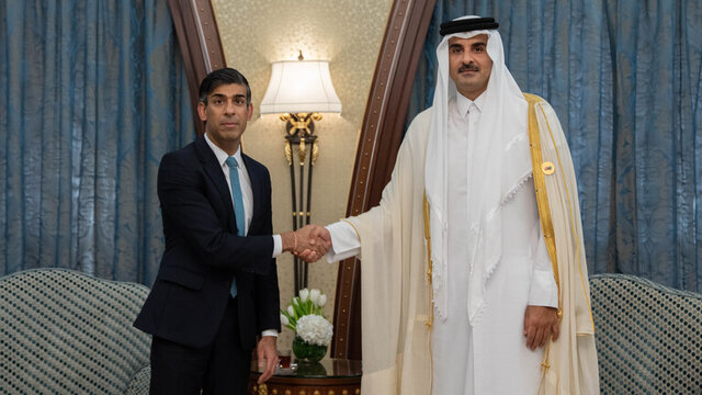 امیر قطر با نخست وزیر انگلیس در ریاض دیدار کرد