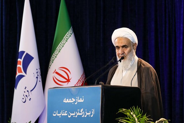 قرآن بهار دلها و ماه رمضان بهار قرآن است  قرآن بهار دلها و ماه رمضان بهار قرآن است