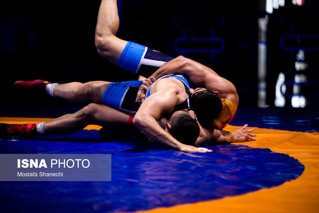 عکس تزئینی است. تست دوپینگ ماموران نادو از کشتیگیران فینال لیگ/ حضور استاندار خوزستان در سالن