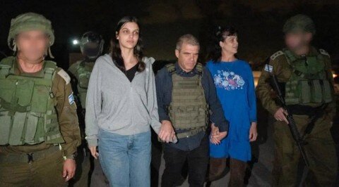 تصویر آرشیوی از دو اسیر آزاد شده آمریکایی در غزه واشنگتن به دنبال آزادی ۵ اسیر آمریکایی بدون دخالت تلآویو است