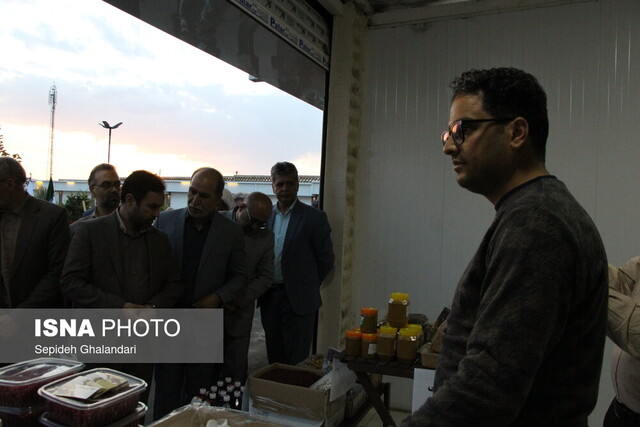 افتتاح نمایشگاه محصولات و عکس زرشک در بیرجند