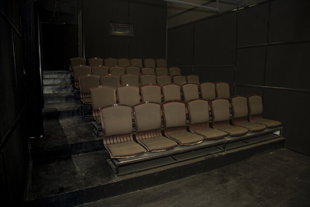 گزارشی از یک تماشاخانه خاص