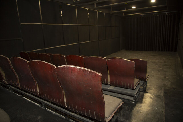 گزارشی از یک تماشاخانه خاص