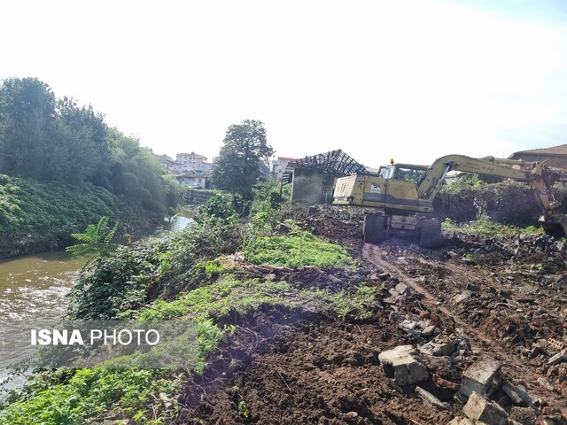 گذری بر «لب آب» و رودخانهای که دیگر زَر ندارد