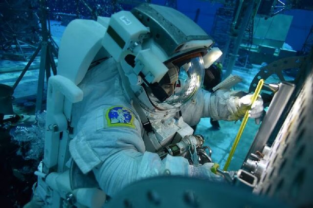 اولین زن فضانورد اماراتی برای اعزام به ماموریت فضایی آماده میشود