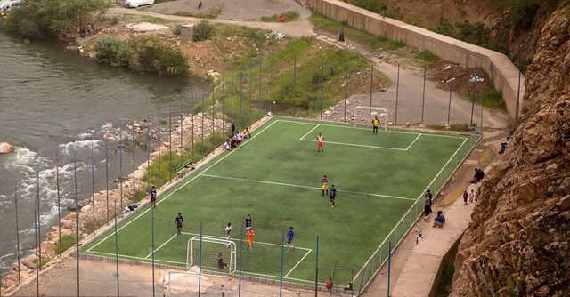 رویاییترین زمین فوتبال ایران را در کردستان ببینید