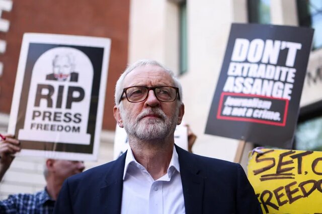 «جرمی کوربین» عضو مستقل پارلمان انگلیس قانونگذاران انگلیسی «همدستی بزدلانه» لندن با جنایات صهیونیستها را محکوم کردند