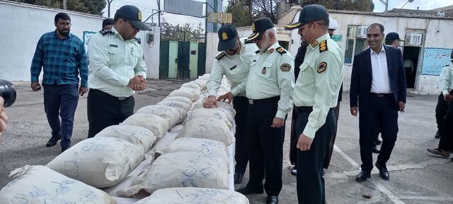 پلیس کرمان ۱۵۰۰ کیلو تریاک را از بار کودهای حیوانی کشف کرد