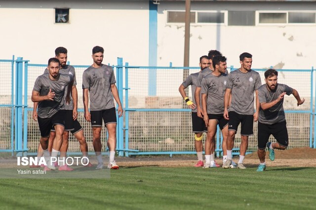 تمرین قوهای سپید برای مقابله با سرخ پوشان