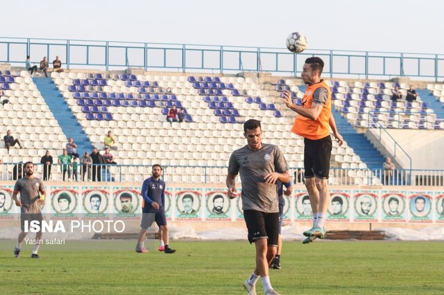 تمرین قوهای سپید برای مقابله با سرخ پوشان