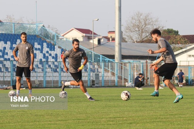 تمرین قوهای سپید برای مقابله با سرخ پوشان