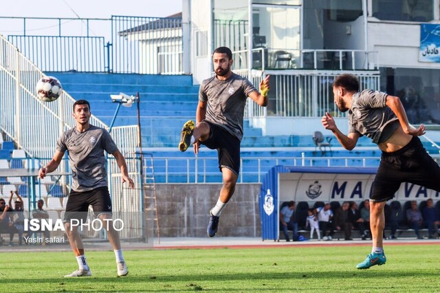 تمرین قوهای سپید برای مقابله با سرخ پوشان