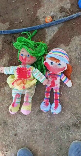 شهرک‌نشینان با عروسک‌های آغشته به خون کودکان فلسطینی را می‌ترسانند
