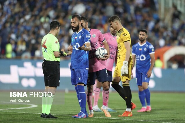 آتش بازی، درگیری و یک اخراج برابر پیراهن صورتیها