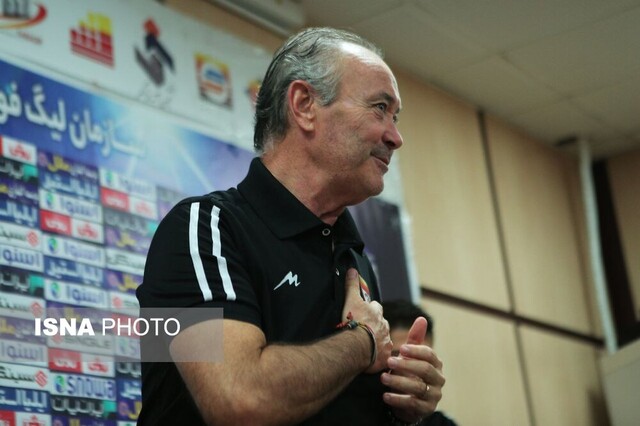 چرا دسترنج کارگران پای کوره باید خرج تغییر سرمربی فولاد شود؟ چرا دسترنج کارگران پای کوره باید خرج تغییر سرمربی فولاد شود؟