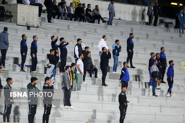 تصویر آرشیوی است. حاشیههای دیدار شمسآذر - استقلال/ هر نیمه یک تیم معترض به داور