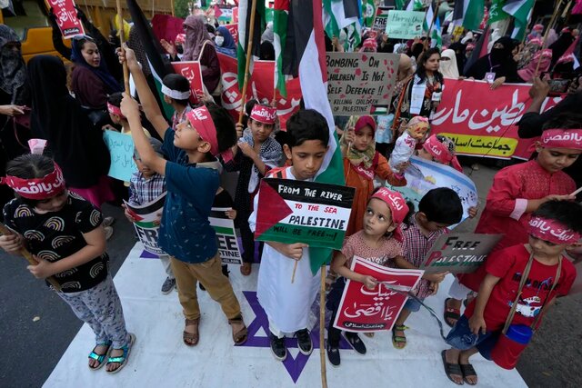 راهپیمایی پاکستان در حمایت از غزه تظاهرات هزاران نفری مردم پاکستان علیه جنایات رژیم صهیونیستی/ هشدار آمریکا به شهروندانش