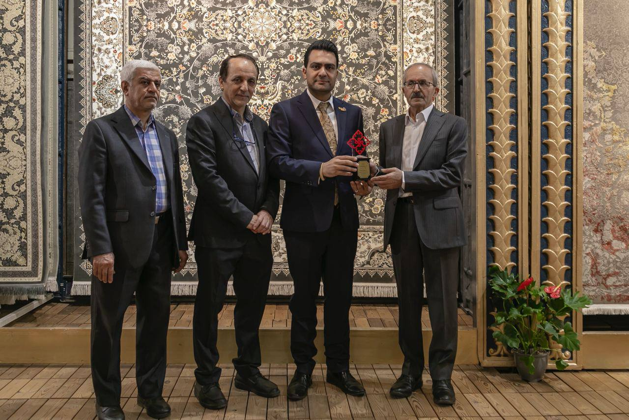 درخشش شرکت فرش یلدای کویر کاشان در نمایشگاه بینالمللی فرش ماشینی ۱۴۰۲