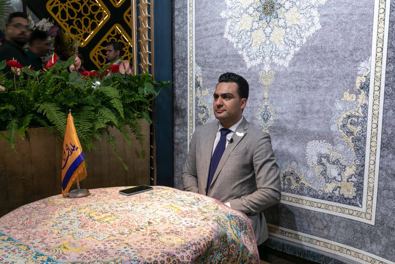 درخشش شرکت فرش یلدای کویر کاشان در نمایشگاه بینالمللی فرش ماشینی ۱۴۰۲
