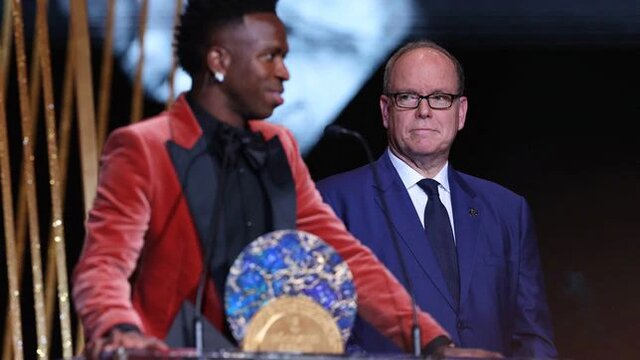 مسی فاتح توپ طلای هشتم شد