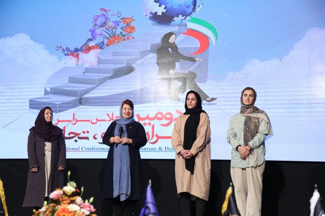 پوران درخشنده: من فیلمساز اجتماعیام و سخیفساز نیستم