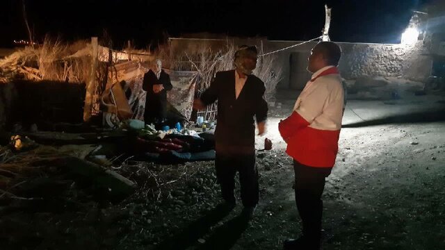 بازدید مدیرعامل جمعیت هلال احمر خراسان جنوبی از  کانون زلزله شوسف بازدید مدیرعامل جمعیت هلال احمر خراسان جنوبی از  کانون زلزله شوسف