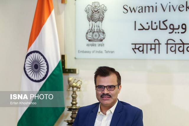 زبان فارسی را زبان بیگانه نمیبینیم