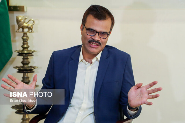 زبان فارسی را زبان بیگانه نمیبینیم