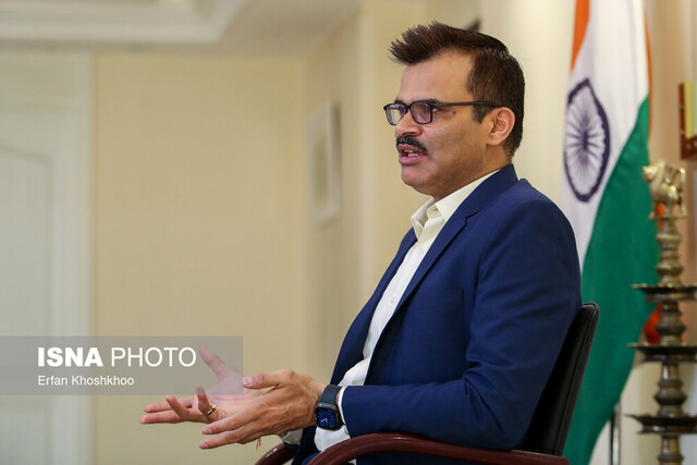 زبان فارسی را زبان بیگانه نمیبینیم